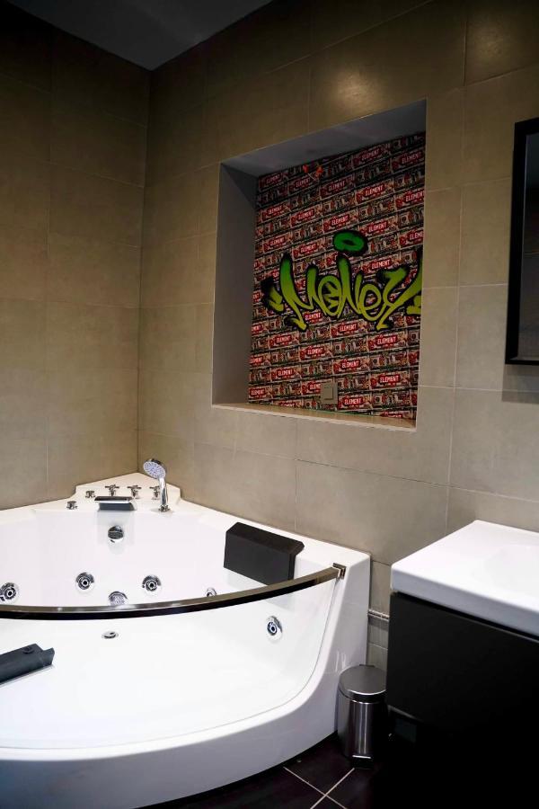 Capsule Casino - Jacuzzi - Billard - Netflix - Console & Jeux Apartamento Mons Exterior foto